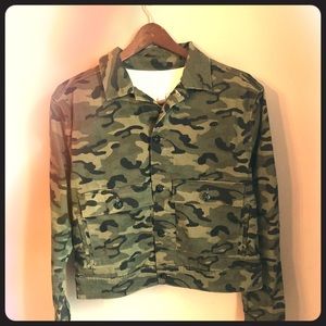 NWT Camo jean jacket size medium